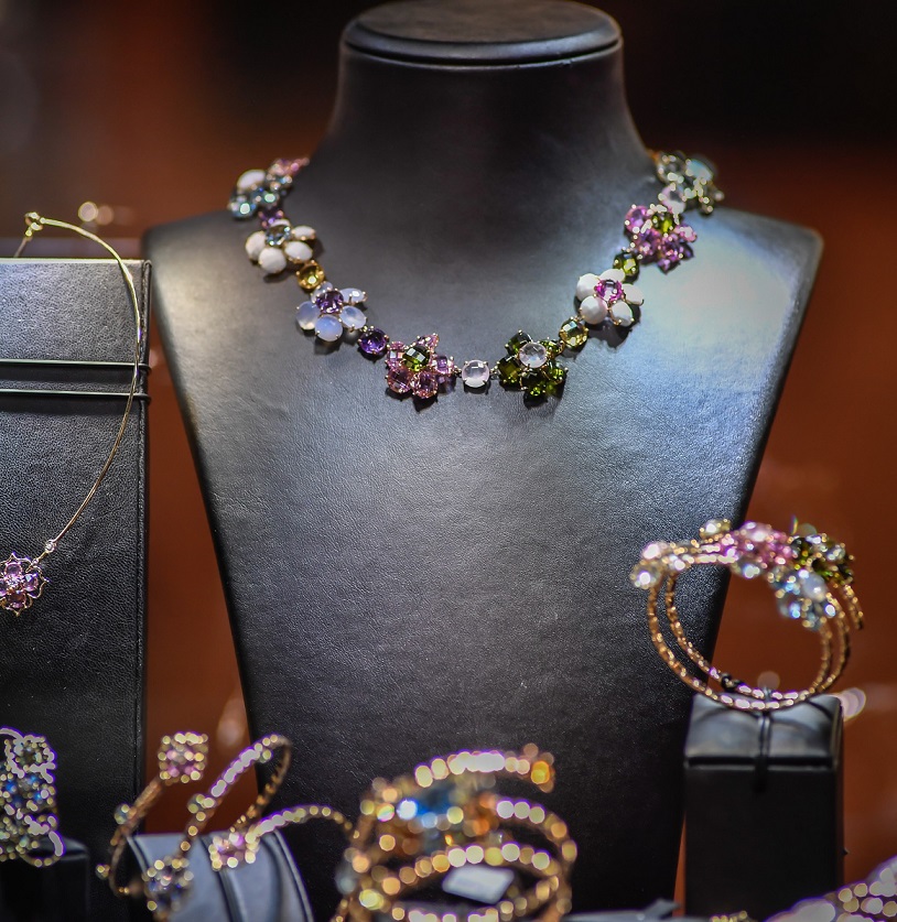 These were the jewelry trends at the January 2023 Vicenzaoro fair. – Robb  Report